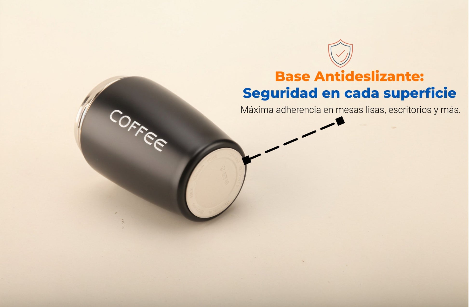 La base antideslizante de la taza térmica OmniMarket proporciona máxima estabilidad en superficies lisas como mesas, escritorios o bandejas. Ideal para usar en casa, oficina o en movimiento.
